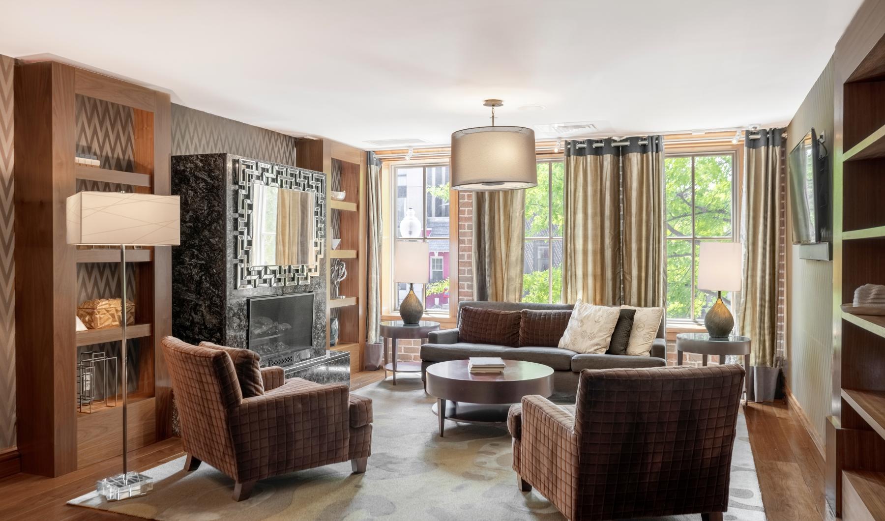 Cutting-edge amenities at your fingertips a clubroom with a coffee table, a couch and chairs